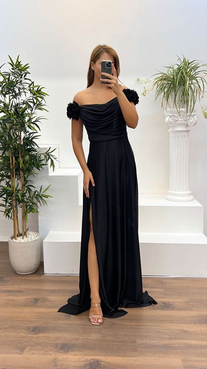 Robe de soirée noire grande taille à col bateau et détail rose