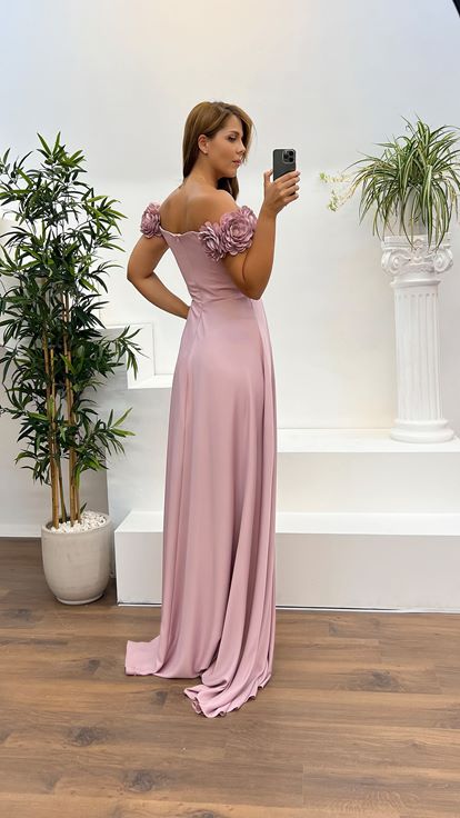 Robe de soirée grande taille poudreuse à col bateau et détail rose