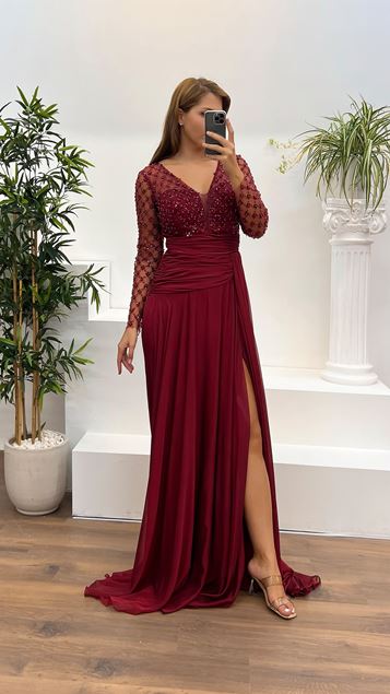 Vestido de noche de talla grande con detalle drapeado y cuello en V