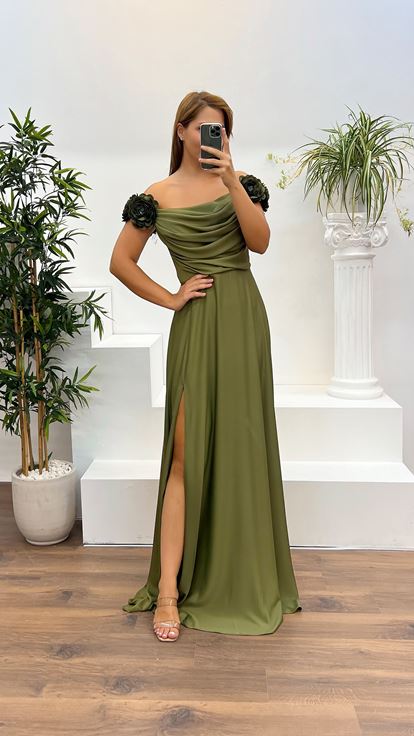 Robe de soirée kaki à col bateau et détail rose, grande taille