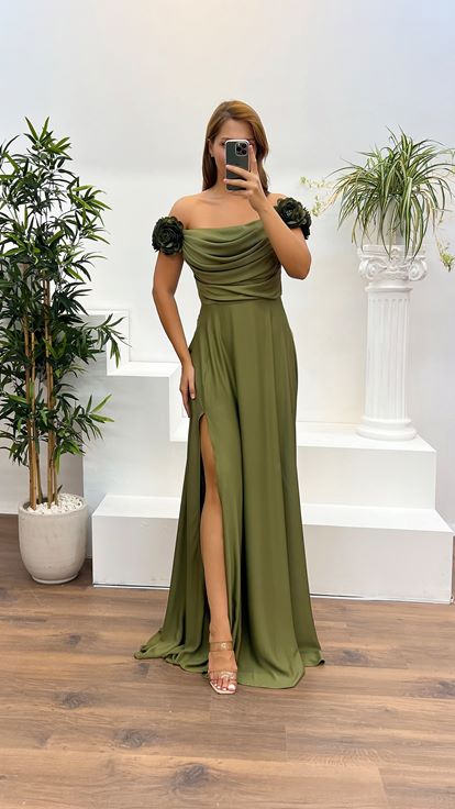 Robe de soirée kaki à col bateau et détail rose, grande taille