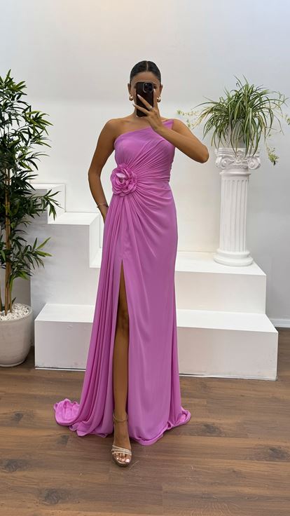 Robe de soirée rose sans bretelles à détail de fleurs