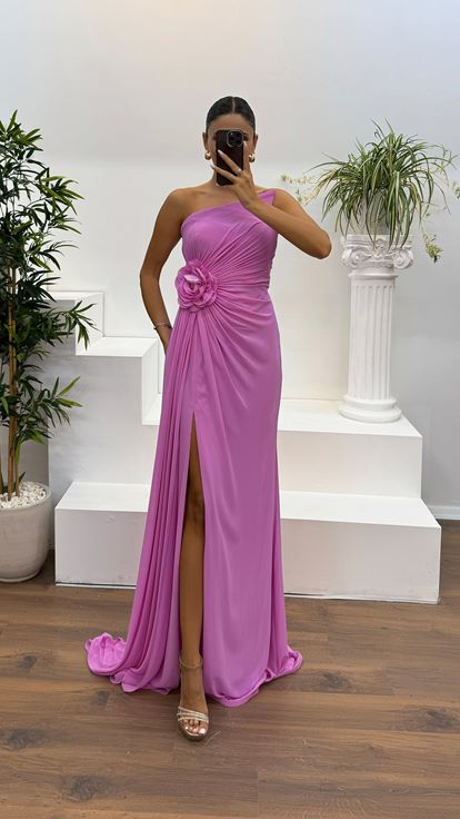 Robe de soirée rose sans bretelles à détail de fleurs