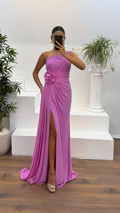 Robe de soirée rose sans bretelles à détail de fleurs