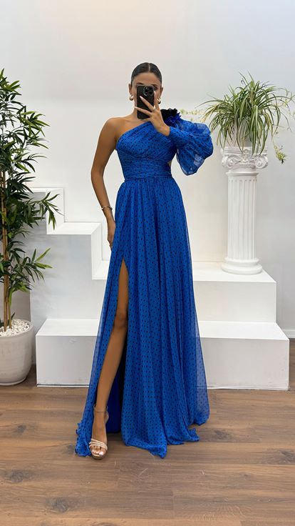 Einärmliges, gepunktetes Abendkleid von Saks