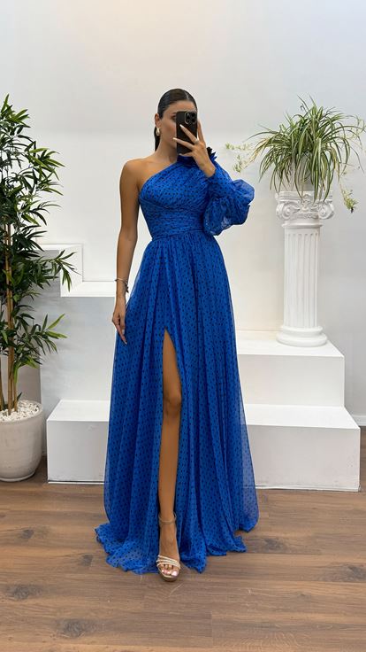 Einärmliges, gepunktetes Abendkleid von Saks