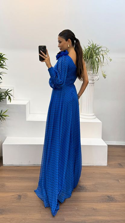 Einärmliges, gepunktetes Abendkleid von Saks