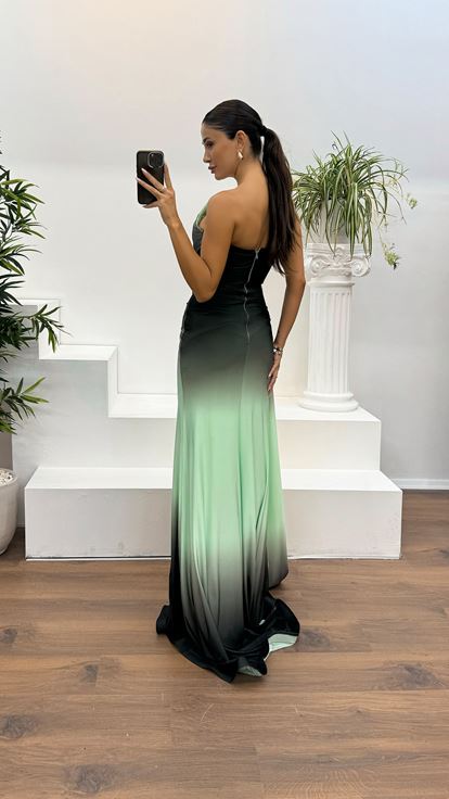 Robe de soirée vert menthe sans bretelles avec détails brodés à la taille