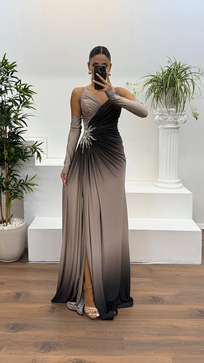 Robe de soirée en vison sans bretelles avec broderie à la taille