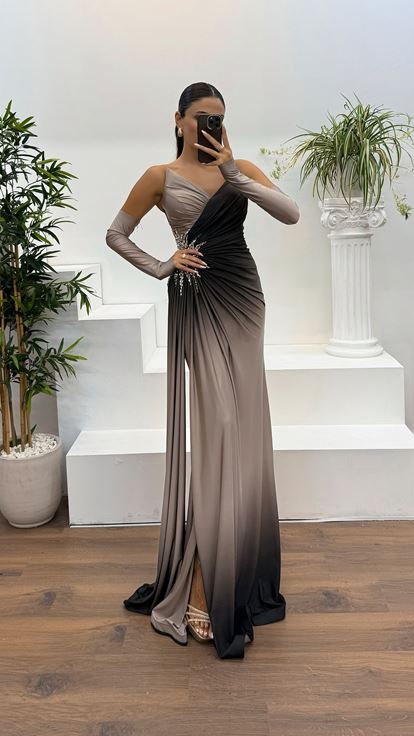 Robe de soirée en vison sans bretelles avec broderie à la taille