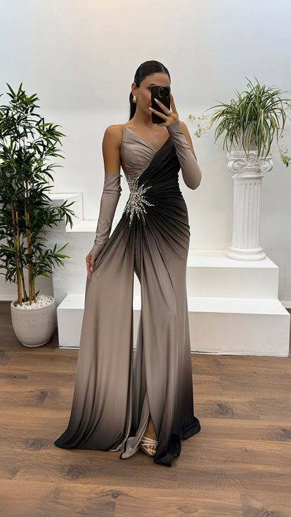 Robe de soirée en vison sans bretelles avec broderie à la taille