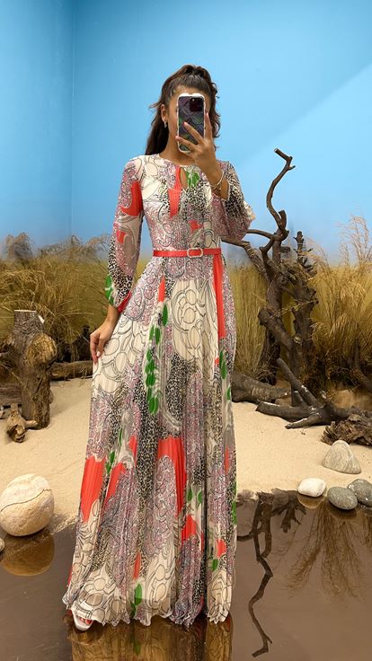 Pembe Uzun Kollu Desenli Şifon Abiye Elbise