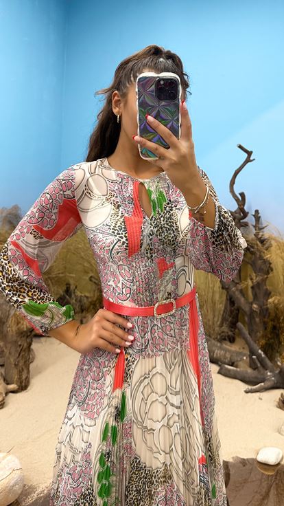 Pembe Uzun Kollu Desenli Şifon Abiye Elbise