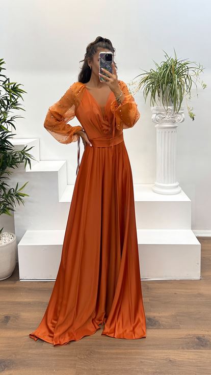 Vestido de noche con escote en V y mangas abullonadas color azulejo