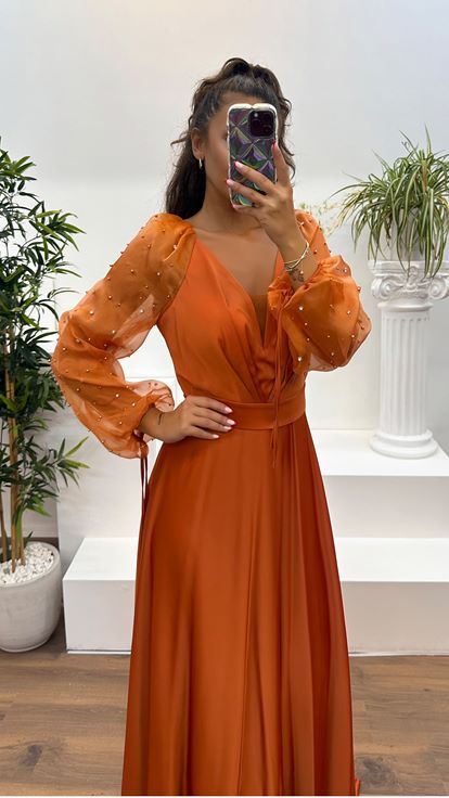 Vestido de noche con escote en V y mangas abullonadas color azulejo