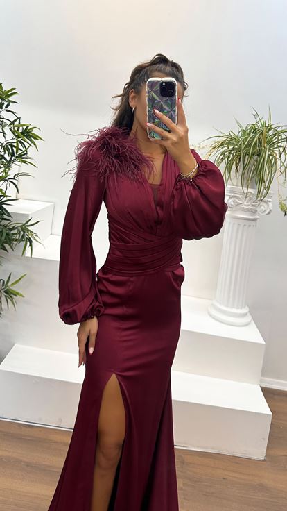 Bordo Uzun Kollu Yaka Tüy Detay Abiye Elbise