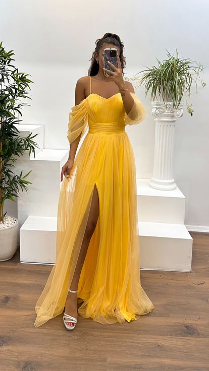 Gelbes Abendkleid aus Tüll mit herzförmigem Ausschnitt