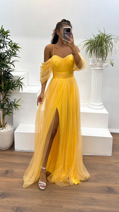 Gelbes Abendkleid aus Tüll mit herzförmigem Ausschnitt