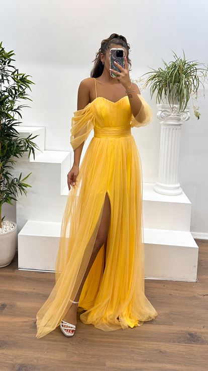Gelbes Abendkleid aus Tüll mit herzförmigem Ausschnitt