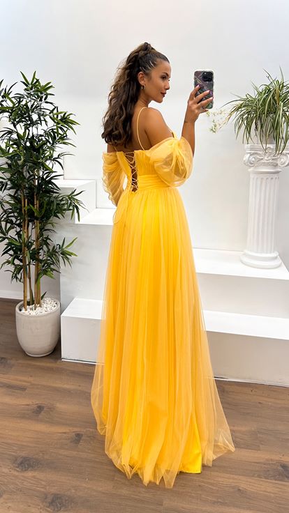 Gelbes Abendkleid aus Tüll mit herzförmigem Ausschnitt
