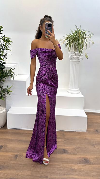 فستان سهرة بنقشة جلد النمر باللون الفوشيا