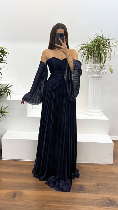 Navy Blue Sweetheart Neckline Pleated Evening Dress