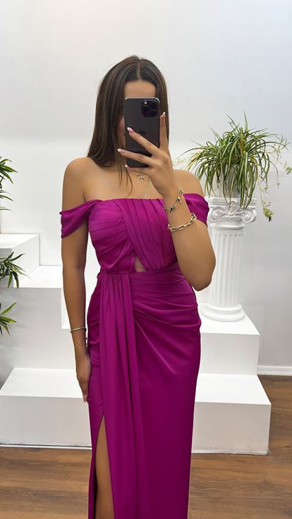 فستان سهرة فوشيا بحمالات رفيعة مع ثنية على الصدر