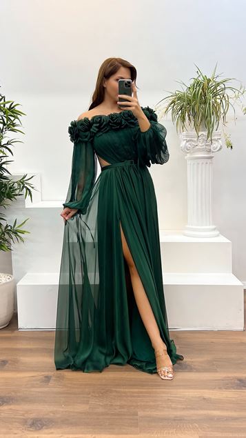 Smaragdgrünes Abendkleid in Übergröße mit U-Boot-Ausschnitt und Rosendetail