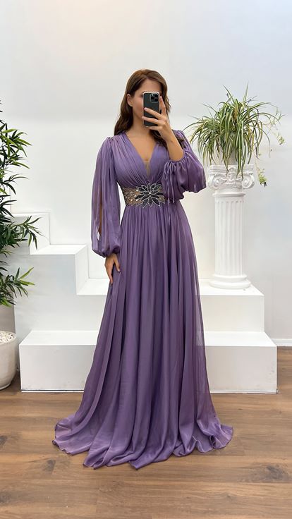Abito da sera taglie forti con dettaglio ricamo in vita con scollo a V lilla