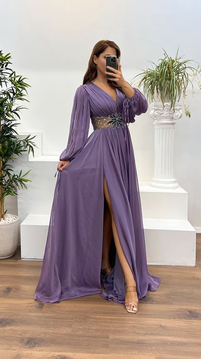 Abito da sera taglie forti con dettaglio ricamo in vita con scollo a V lilla