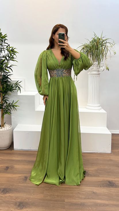 Abito da sera taglie forti con dettaglio ricamo in vita con scollo a V color kaki