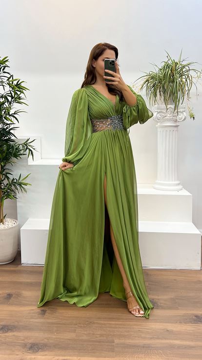 Abito da sera taglie forti con dettaglio ricamo in vita con scollo a V color kaki