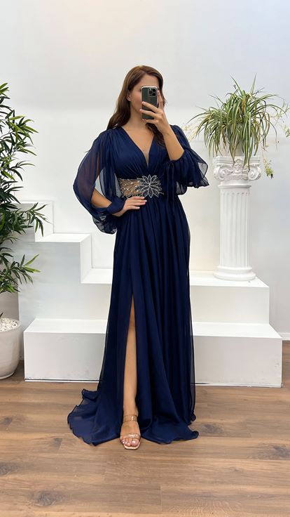 Abito da sera taglie forti con dettaglio ricamo in vita con scollo a V blu navy