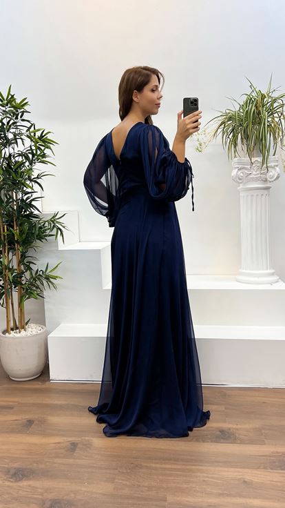 Abito da sera taglie forti con dettaglio ricamo in vita con scollo a V blu navy