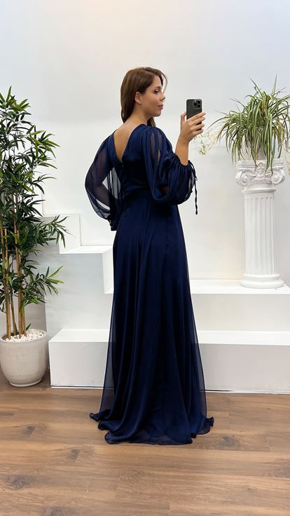 Abito da sera taglie forti con dettaglio ricamo in vita con scollo a V blu navy