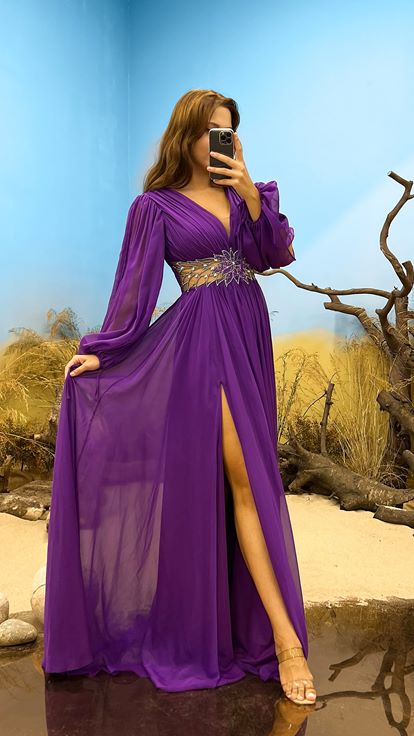 Robe de soirée violette à col en V et taille brodée, grande taille