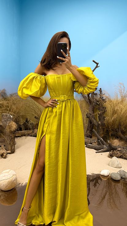 Abendkleid in Apfelgrün mit Ballonärmeln