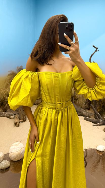 Abendkleid in Apfelgrün mit Ballonärmeln