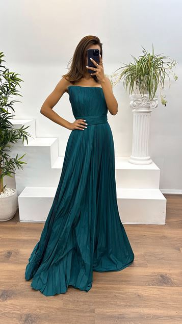 Vestido con diseño plisado de corte asimétrico y correa de cuerda verde petróleo