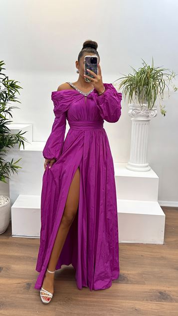 فستان سهرة بياقة فوشيا وأكمام بالونية