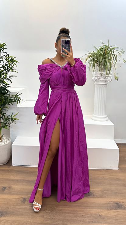 فستان سهرة بأكمام بالونية وياقة بلون الفوشيا