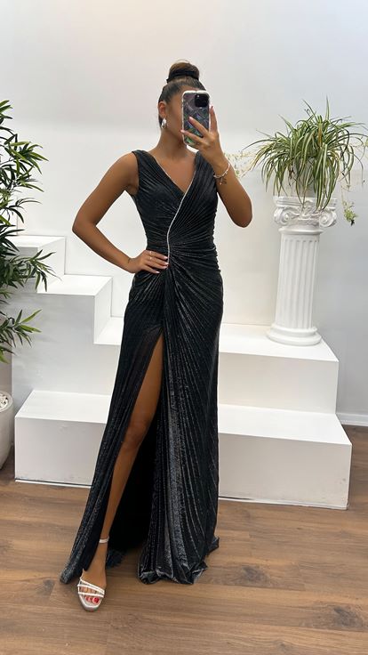 Schwarz-silbernes Abendkleid mit V-Ausschnitt und Steindetail