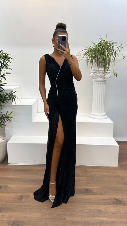 Schwarzes Abendkleid mit V-Ausschnitt und Steindetail