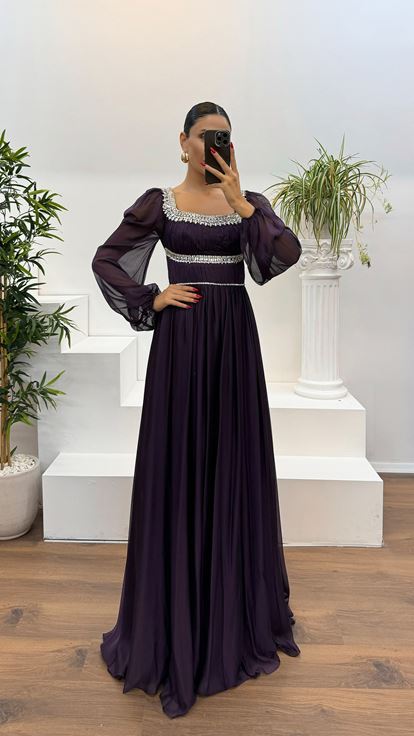 Mor Uzun Kol Yaka ve Bel İşlemeli Abiye Elbise