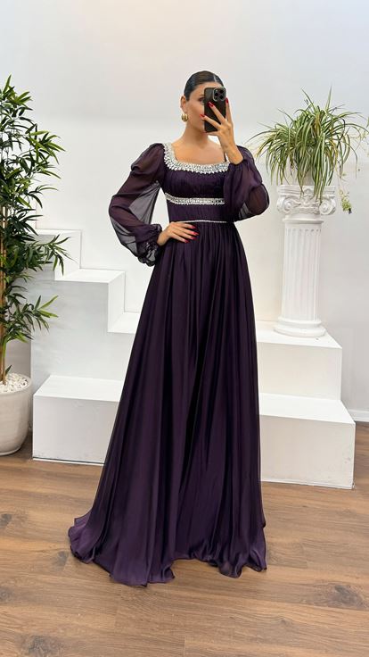 Mor Uzun Kol Yaka ve Bel İşlemeli Abiye Elbise