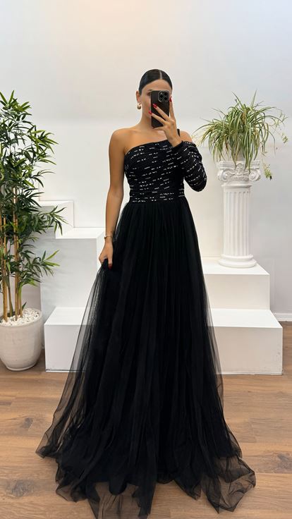 Siyah Tek Kol İşlemeli Tül Abiye Elbise