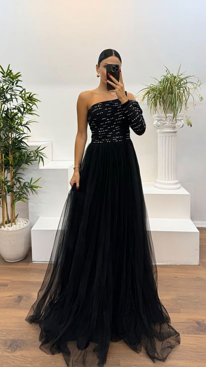 Siyah Tek Kol İşlemeli Tül Abiye Elbise