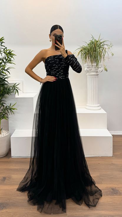 Siyah Tek Kol İşlemeli Tül Abiye Elbise