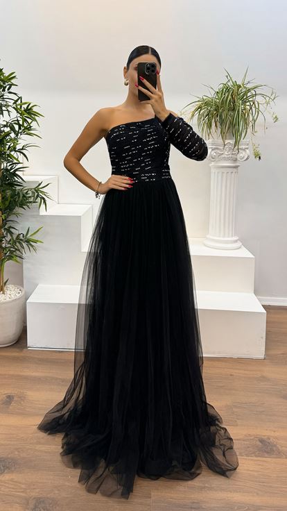 Siyah Tek Kol İşlemeli Tül Abiye Elbise