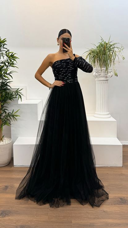 Siyah Tek Kol İşlemeli Tül Abiye Elbise